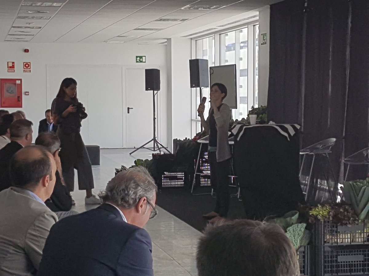 Acabem amb la <a href="/GrisJuncadella/">Gris Juncadella</a> i <a href="/be_vivea/">vivea</a> #FENTLINDI #Viladecans