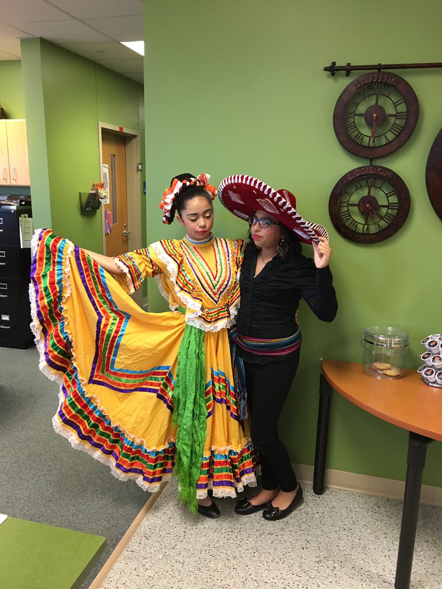 DyerrRob's tweet photo. Cinco de Mayo program at Mitchell! @GeorgetownISD @MitchellPTA #mitchellmavs https://t.co/bMdUEmkFET