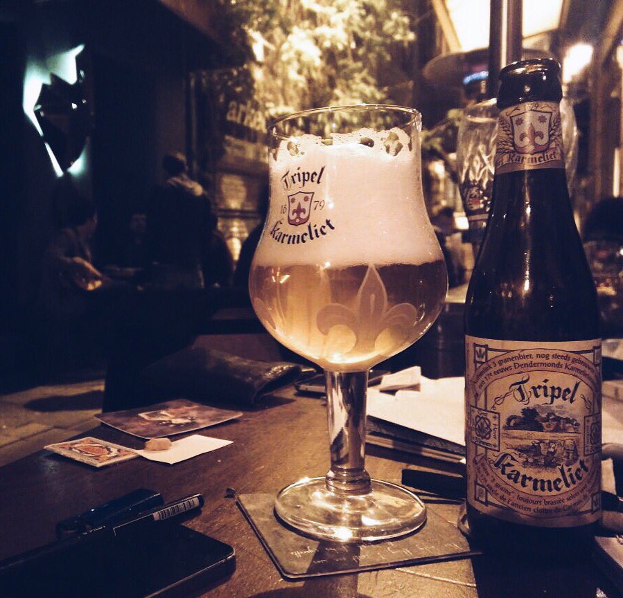 Tripel Karmeliet'teki 'A blonde, robust, smooth and fruity 3-grain top fermented beer' ibaresi kalbimizi fethediyor.