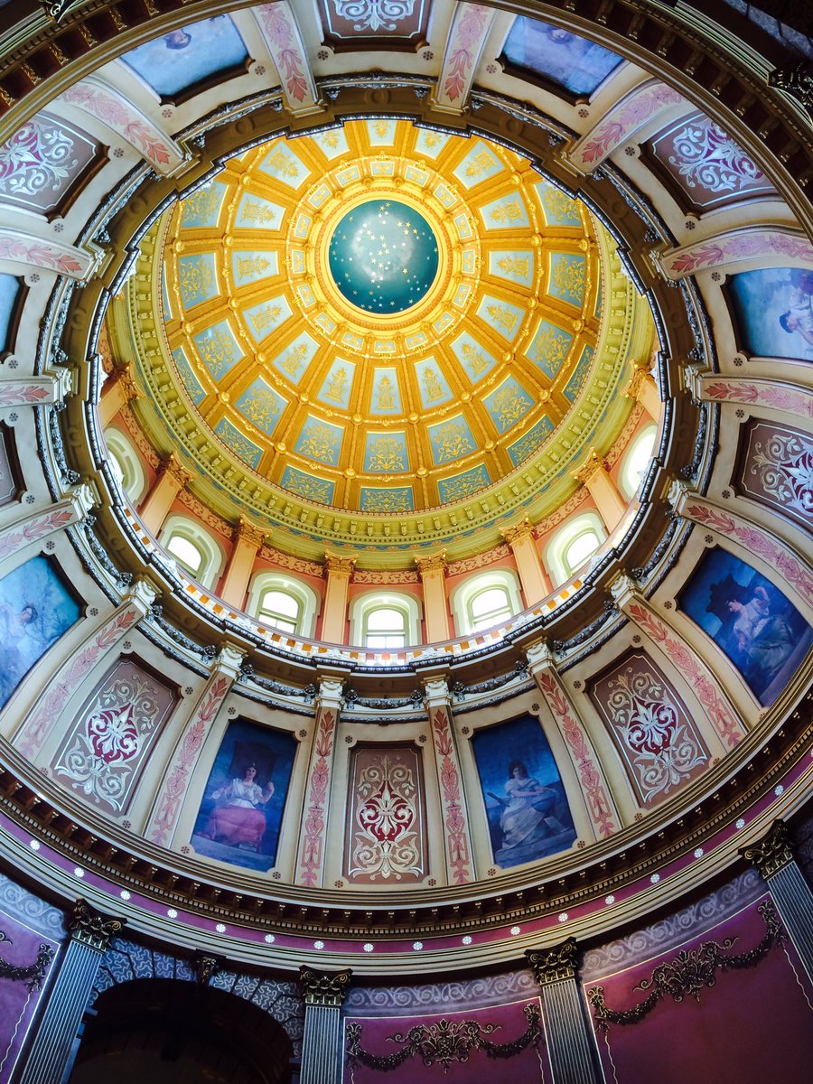 BrombergMI's tweet photo. Beautiful Capitol building and a great company #MCSB2016 @CatherineRadlo2 #50companiestoWatch #Lansing https://t.co/UNj0twQ4tb