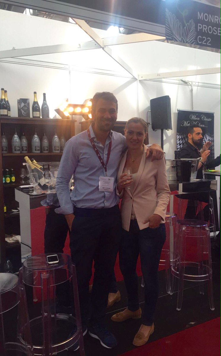 monroeoverdry's tweet photo. #Beautiful people and floods of #bubbles at stand C22 @londonwinefair #monroeoverdry #prosecco #proseccoissocial https://t.co/PnymOSkxvT