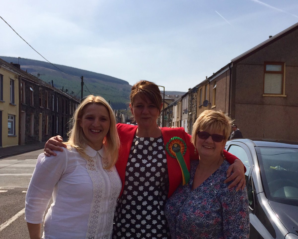LeanneWood's tweet photo. Gyda cynghorwyr @Plaid_Cymru  Pentre / with the #Plaid16 fantastic Pentre councillors Mo Weaver &amp; @shelleyreesowen. https://t.co/dx07c9lskL