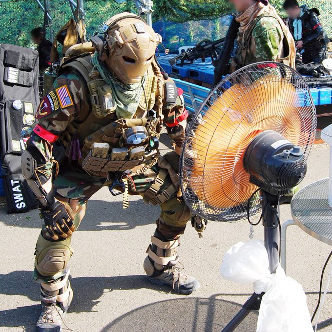カミース大好き紳士 スーツ紳士に移行中 さん がハッシュタグ サバゲーにとって実用性は重要じゃ無いこういう夢のある装備が幸せを与えてくれる をつけたツイート一覧 1 Whotwi グラフィカルtwitter分析