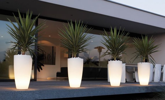 Op zoek naar inspiratie voor #tuinverlichting? Wij bieden graag een helpende hand: goo.gl/lY1ry0