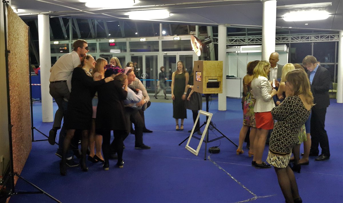 4Bildes's tweet photo. Piedalījāmies kārtīgā ballītē - TDA "Liesma" 70 gadu jubilejas svinībās.

#4bildes #photobooth #KopāJautrāk https://t.co/bmY38hhYm3
