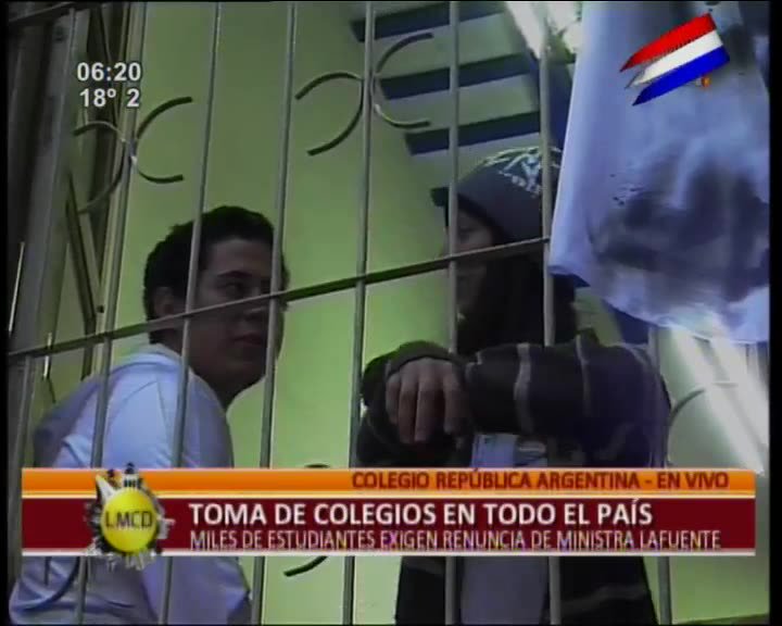 CadaDiaSNT's tweet photo. Seguimos la toma de colegios en todo el país
https://t.co/rq8NsRmchX https://t.co/FoXR2PdS7N