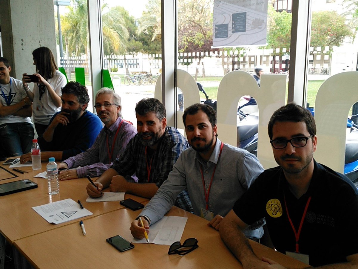CajonArduino's tweet image. El jurado de @ORChallengeUPV al completo con @dcuartielles  #orc216