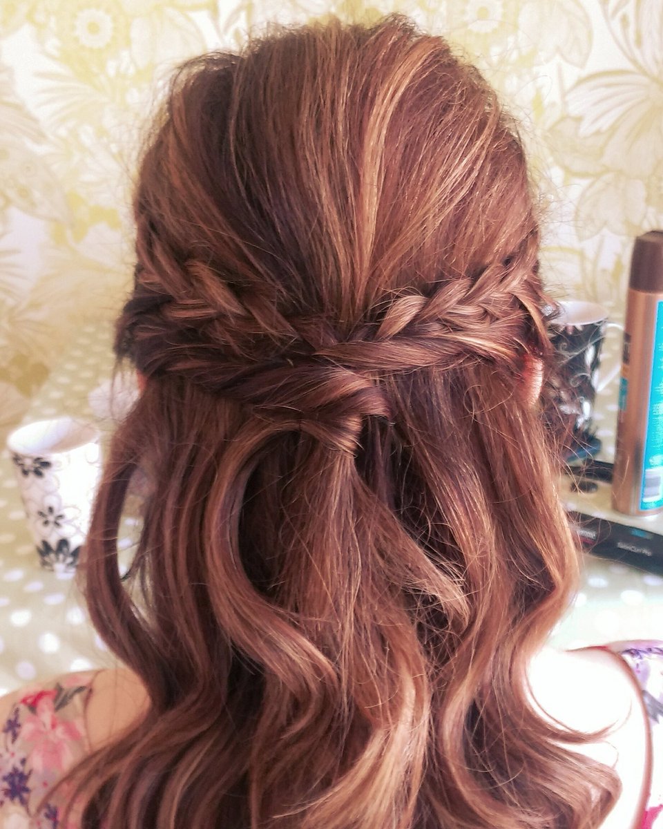 xxhanxx86's tweet photo. A half up for a pal who's off to #ChesterRaces in the sunshine! #hairup #hairdresser #updo #lacebraid #frenchbraid https://t.co/634NHfJdfO