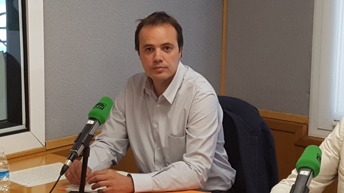 🍊<a href="/GermanPrado11/">Germán</a> preparado para participar en el debate político de los jueves en <a href="/Laciutat/">La Ciutat Onda Cero</a>, con <a href="/albertlesan/">Albert Lesan</a>