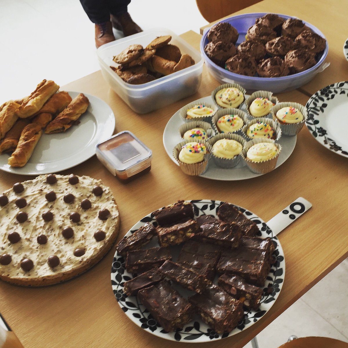 OLIVERinIreland's tweet photo. Delicious table at OLIVER today. #Oliver&amp;Learn #OLIVER Agency https://t.co/mVxwDnXezR