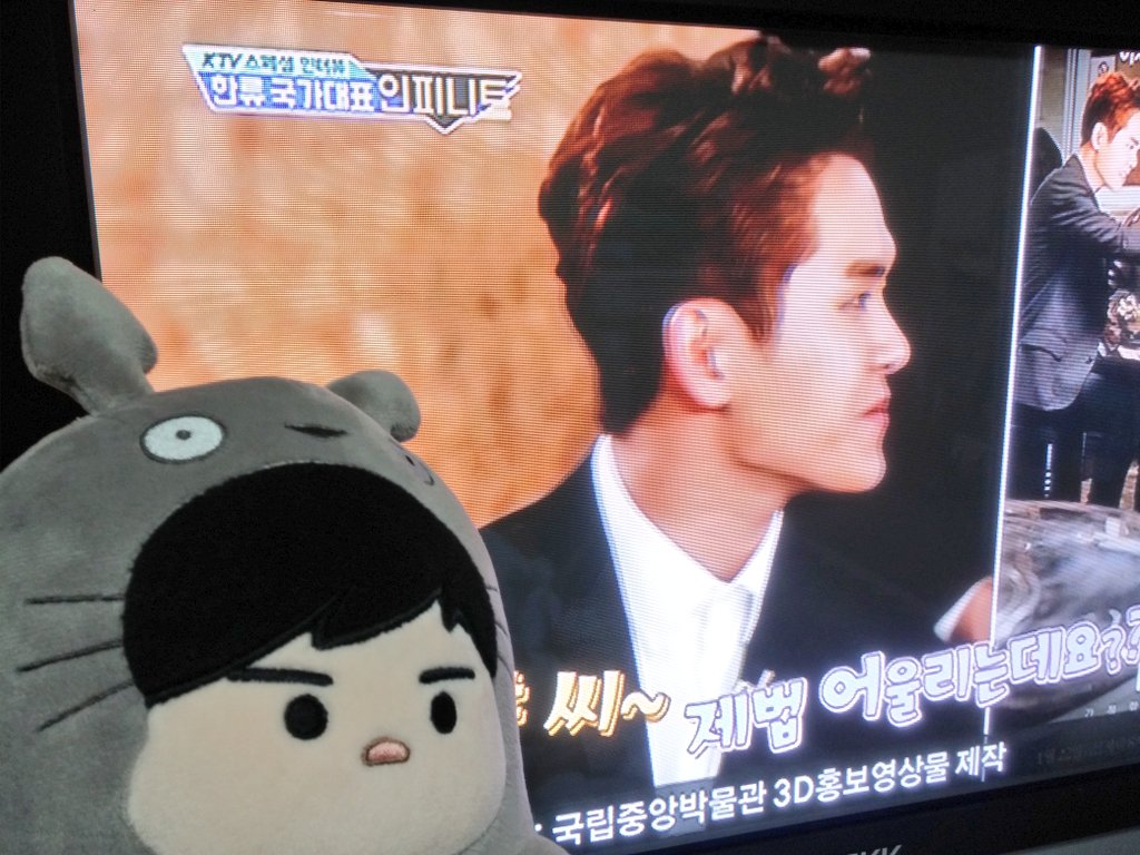 Hoya_totoro's tweet photo. 호토로도 수트입은 빠빠보면서 본방사수중이에요!
빠빠 너무 머시써! https://t.co/et36Dv165q