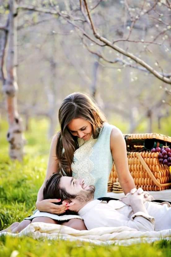 yousry9076's tweet photo. بيلاقوا روحهم مع بعض💑بتبقى كل حاجة👈تانية حاجة✌وهم حاجة👊بس عمرك ماتلاقيه مشتاق✋أو تلقاها مشتاقة💏لأنهم ساكنين روح بعض😍 https://t.co/0SjLhAnUpt
