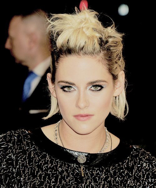 ProudLoveForKS's tweet photo. On a scale from 1 to 10 her style at the Met Gala was 1000 https://t.co/H9uXHI1mTB