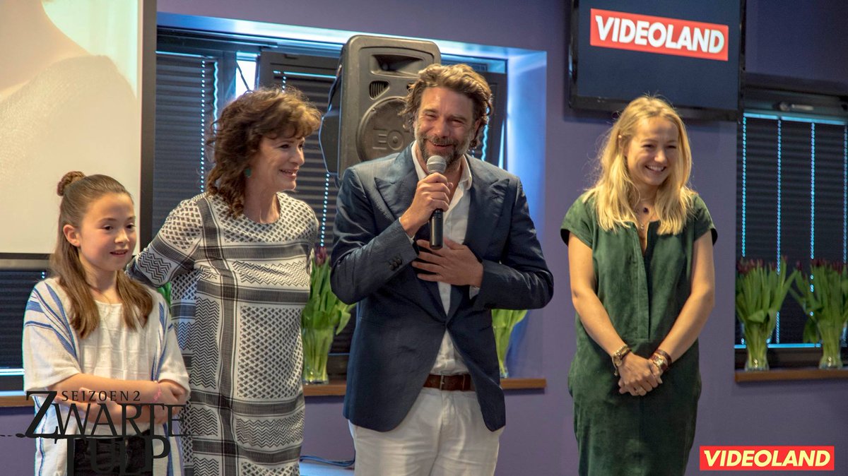 ZwarteTulp's tweet photo. Nieuwsgierig naar de #Bingewatchparty van #ZwarteTulp? De foto's staan inmiddels online! https://t.co/H4g9JKqLi9 https://t.co/MSRPIGhNRp