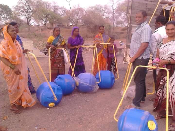 NorthKarnataka's tweet photo. A fine innovation to save our women from hardship of carrying water for-long distances..kudos to the inventor https://t.co/qpMVRRXwMo