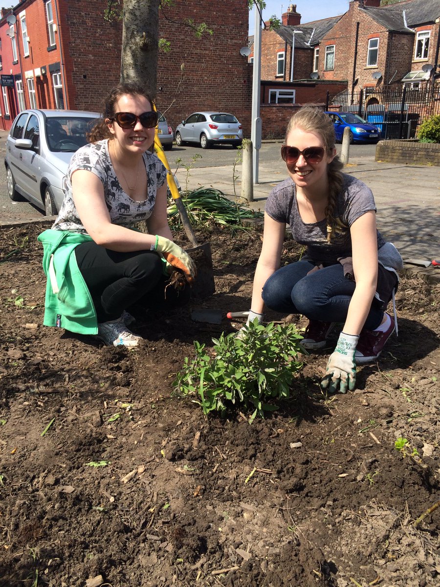 We're planting some yummy herbs too today! <a href="/IncrEdibleManc/">IncredibleEdible Mcr</a>