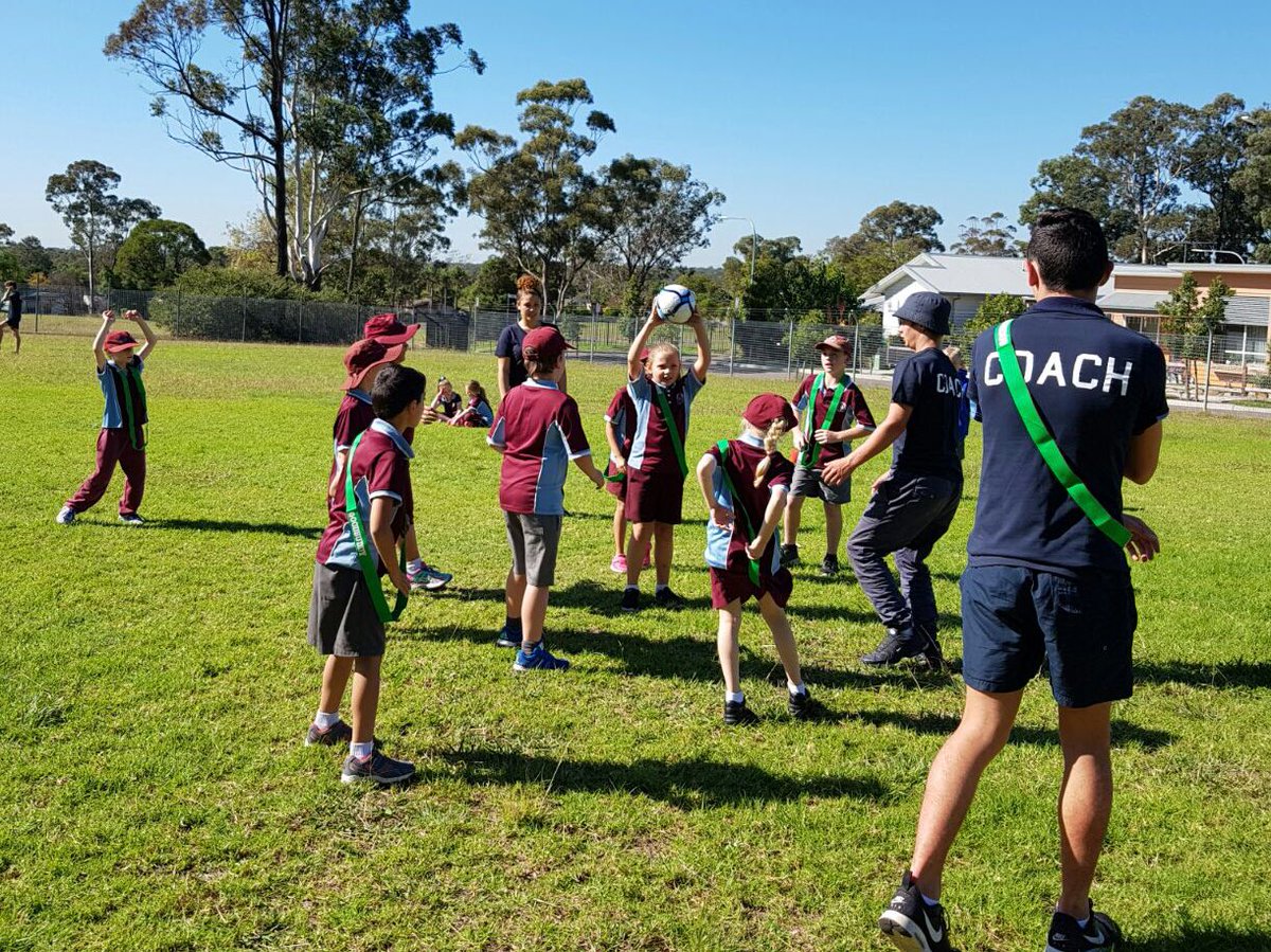 CreatingChances's tweet image. Love seeing @JamesMeehanHS students step up as role models to children in the community #CreatingCoaches