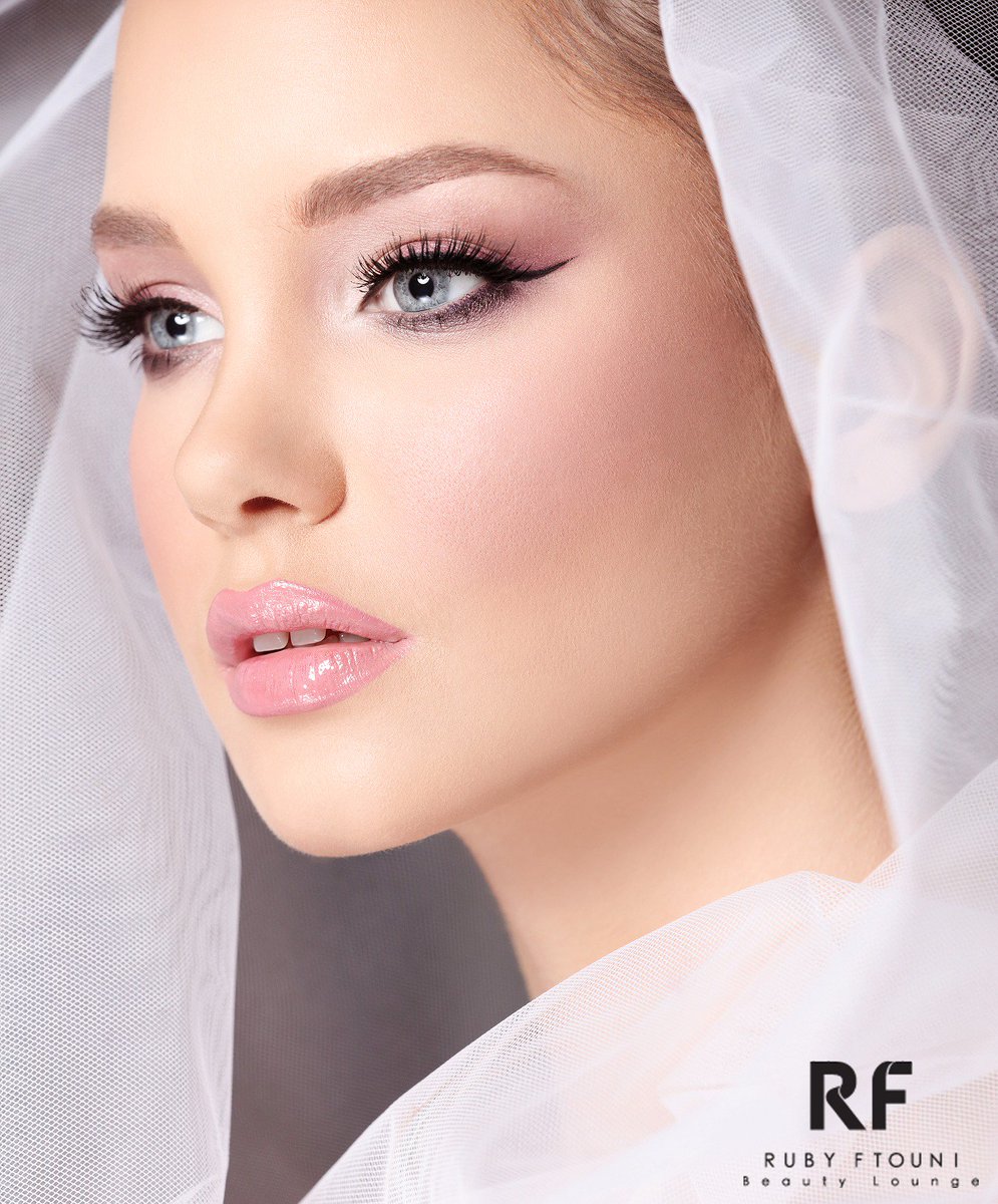 RubyFtouni's tweet photo. All eyes on the #bride 👰 Would you go for this make up on your wedding day? 💖 #rubyftouni #makeupartist #makeupbride https://t.co/279I5fDBrM