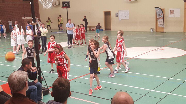ussa14basket's tweet photo. U11F2 en pleine action
#feteduminibasket #feteminibasket #ussa14basket #comitebasket14 https://t.co/qHMUw9N8BG