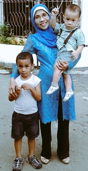 Kebayang masa" balita rentan dari pelukanya.siap berkaca menjadi dewasa,menggantung di benak sang ibundanya.