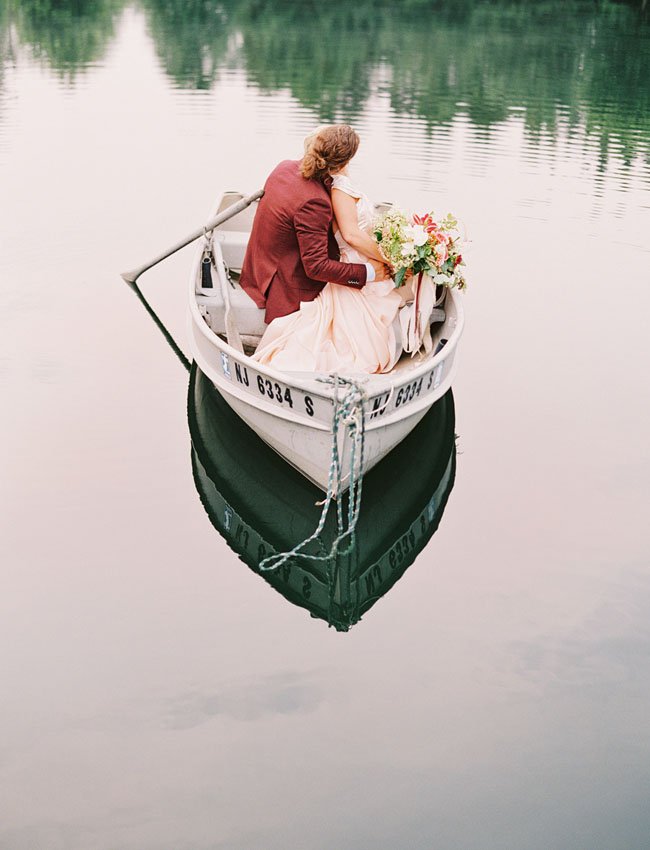 MCSbyRequest's tweet image. Terrific floral inspiration from @greenweddingshoes for planning a #Fall #wedding: buff.ly/1TnYBve