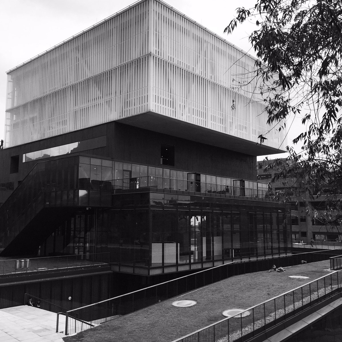 tomsd88's tweet photo. New #artsbuilding at The Pontificia  Universidad Javeriana. #architecture #OMAinspire #LaRottaArchitects #greenroofs https://t.co/3luSVGtWHl