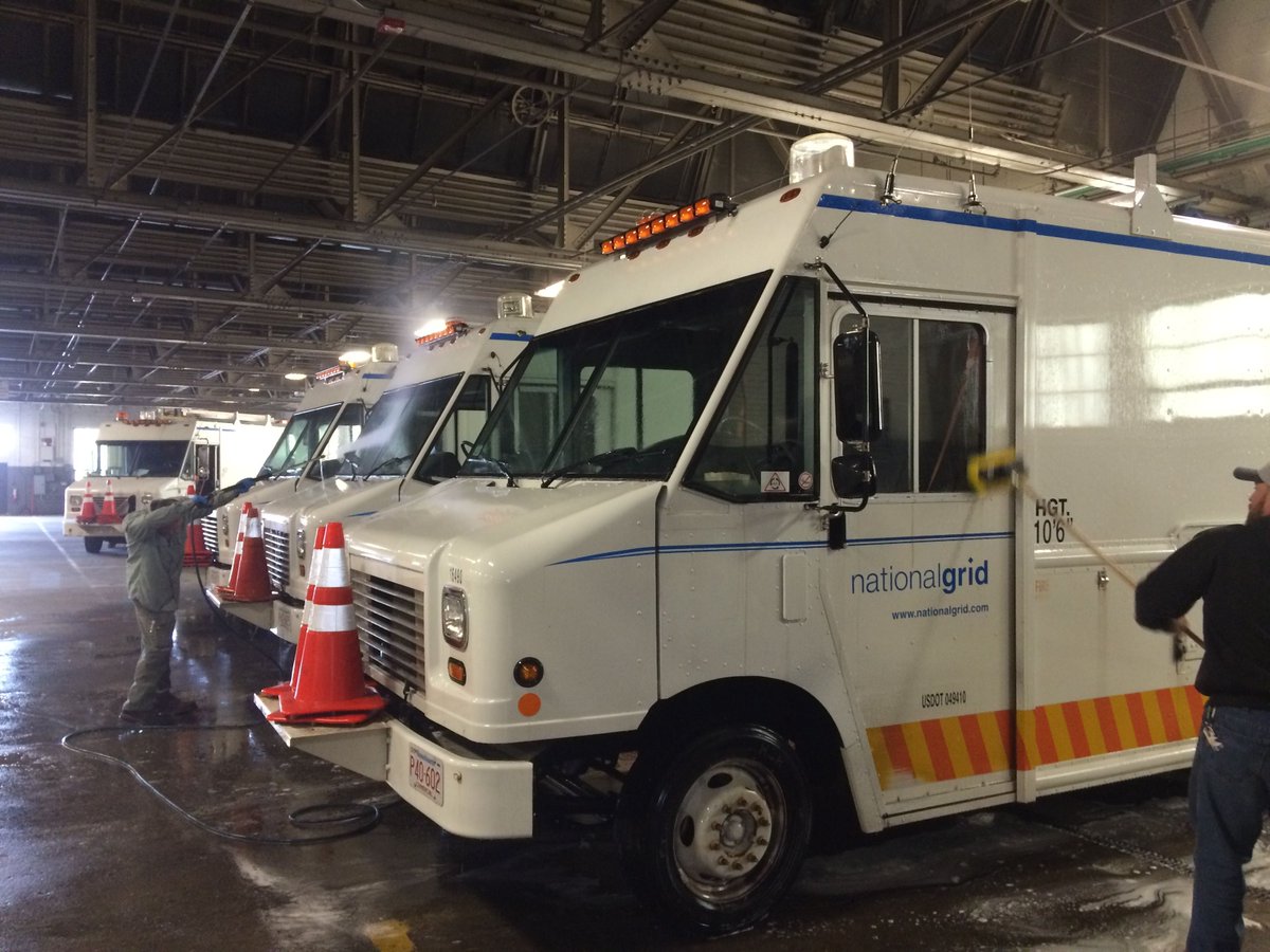 DanaSimone1's tweet photo. DYK a clean vehicle is a safer vehicle? @nationalgridus #Worcester crews spruce up for #safety #DriveItLikeYouOwnIt https://t.co/7xJNpUIOYt