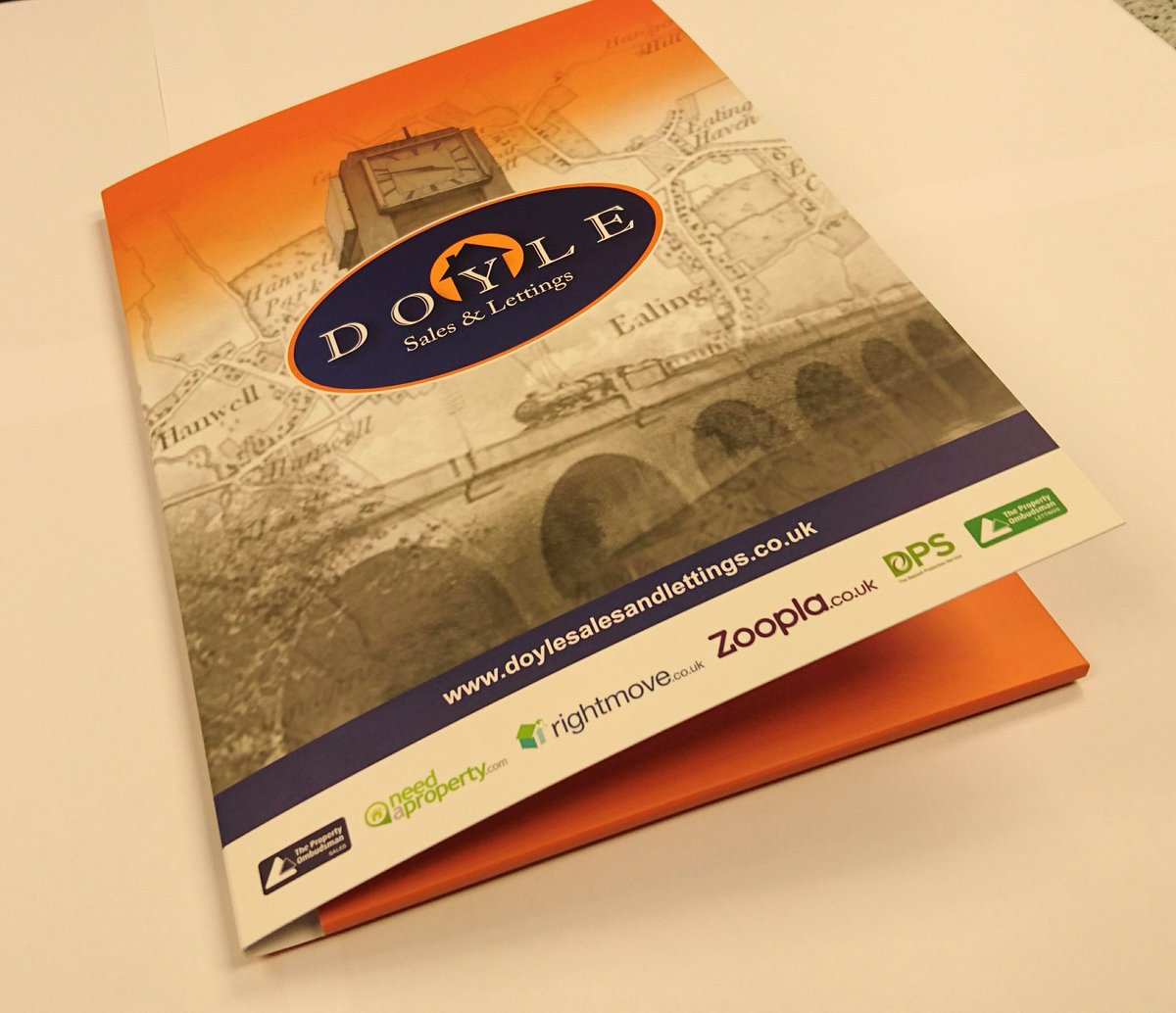 PrintingWD's tweet photo. New presentation folder for our local customer. #print #folder #marketing #estateagent https://t.co/jztlbmCJHe