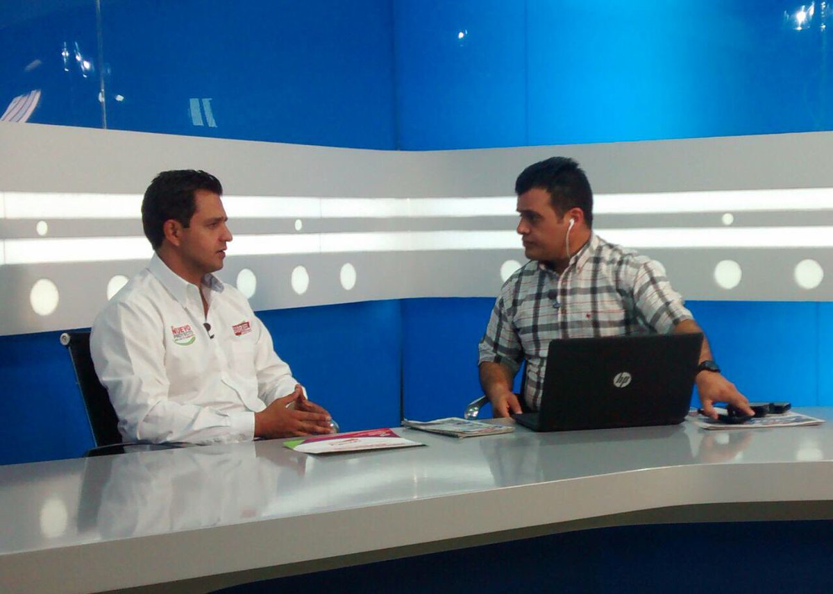 GabrielMontes1's tweet photo. En entrevista con @TonyGaytanGGL "Regresaré a cumplir mi compromiso con las familias del primer distrito" #1D https://t.co/JAsGSZpzkC