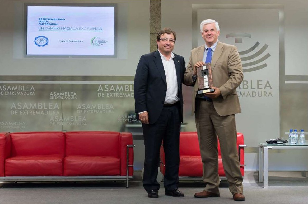 RevistaMercados's tweet photo. Felicidades a #Provedo por su Premio a la #Excelencia Empresarial #Extremadura https://t.co/dQLtribmmI https://t.co/QbzMHao7Fp