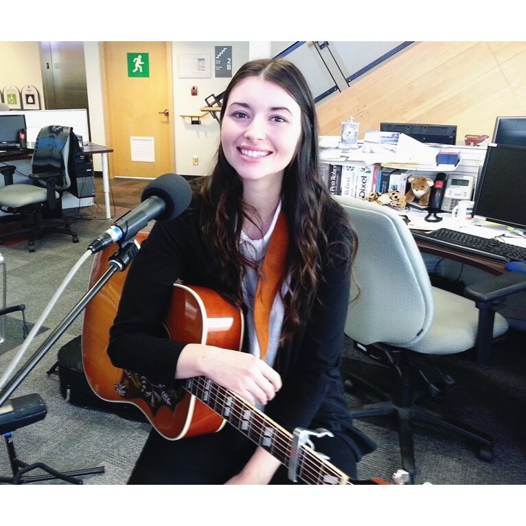 Une photo de ce matin à Info-Réveil à Radio-Canada Est-du-Québec! Un gros merci à toute l'équipe pour l'accueil!