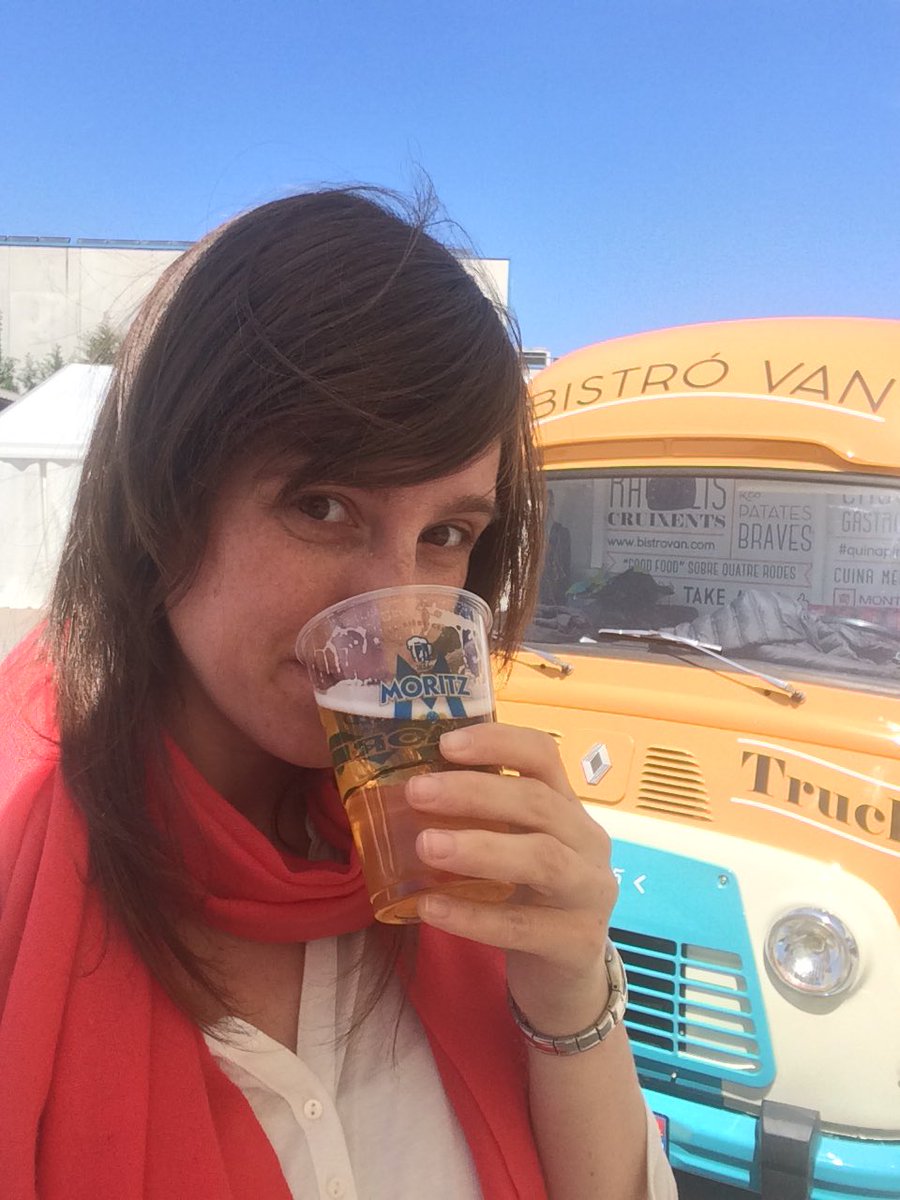 OlgaPalahi's tweet photo. Moltes gràcies pel regal @fricandomatiner ! Gaudint del #ShopOut de #Girona! Bona teca i birra a la vostra salut! https://t.co/v4Tl1B1k1E