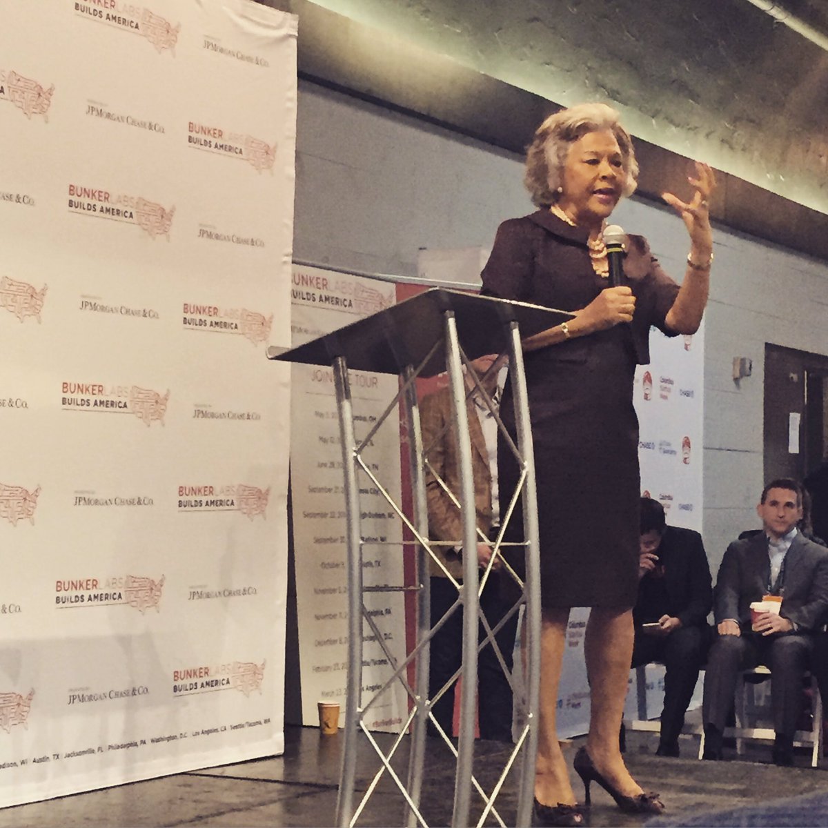superkimtendo's tweet photo. Congresswoman @JoyceBeatty joins @chase for #BunkerBuilds kickoff in Columbus. #vetbiz #AbsoluteRockstar https://t.co/8ODZ7cN7dT