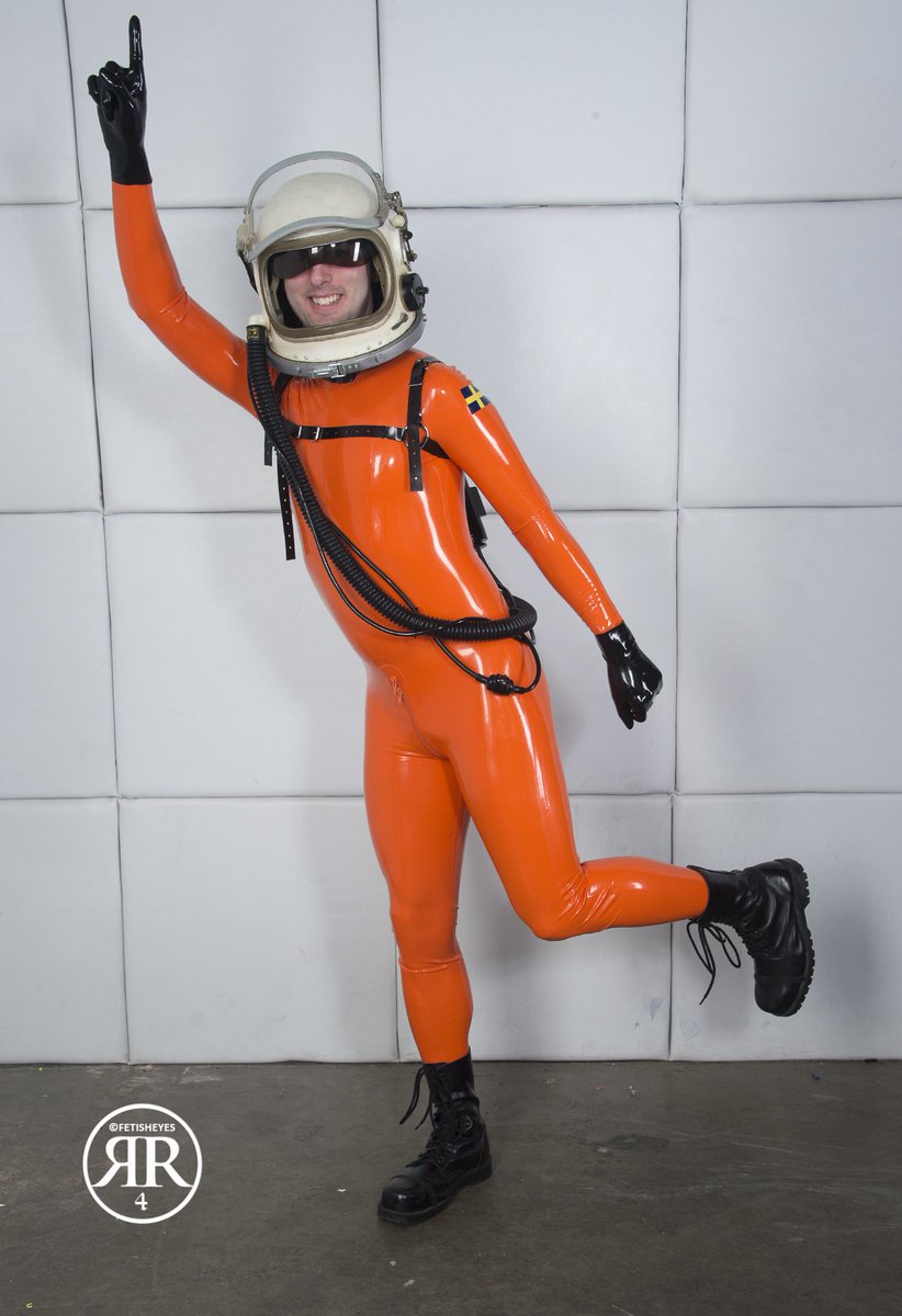 The spaceship has landed in Berlin! See you tonight at Darkside! Photo: Fetisheyes @ RubberRevolution <a href="/RubberEvents/">rubber revolution</a>