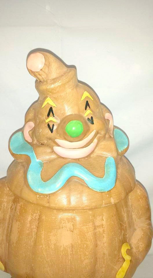 JunkYardBlonde's tweet photo. DeForest Of California CLOWN Cookie Jar,Collectible Clown Cookie Jar,… https://t.co/gokBt6sWtv #shabby #OfCalifornia https://t.co/fZkvLmTINZ