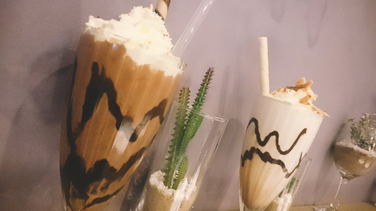 roast_cafe's tweet photo. It's hot and everyone loves milkshakes, right? We have a wide variety of gourmet milkshakes. Yum! #ROASTFix https://t.co/2VE2q1JdnT
