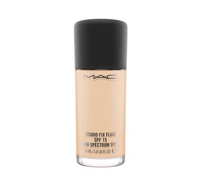 👑✨: รองพื้นที่ลิลี่ใช้คือ Studio Fix Fluid SPF 15 ของ MAC ราคา 1,600 บาท💐