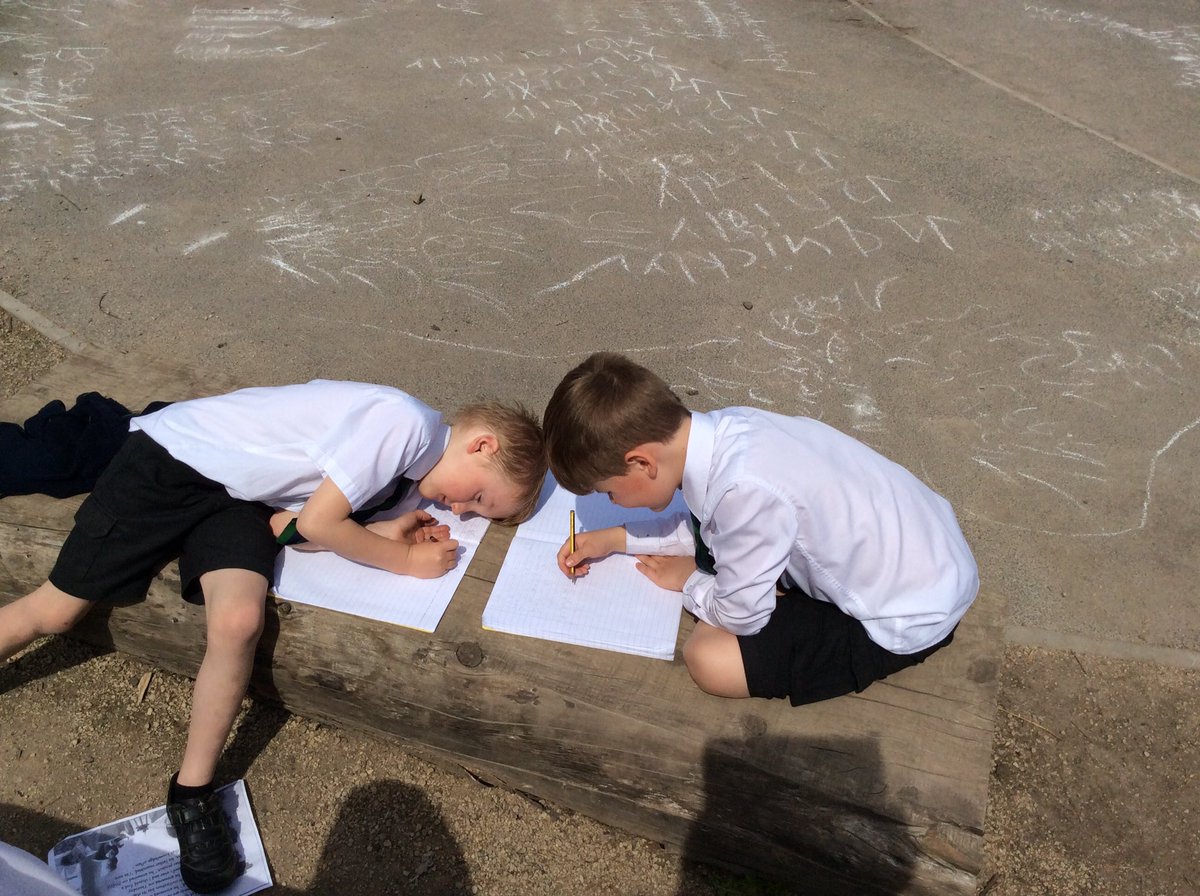 Classof206tLTPA's tweet photo. Writing in the sunshine. Is there anything better to do on a day like today?

#noplacelikelimetree https://t.co/k3KP70Hrpa