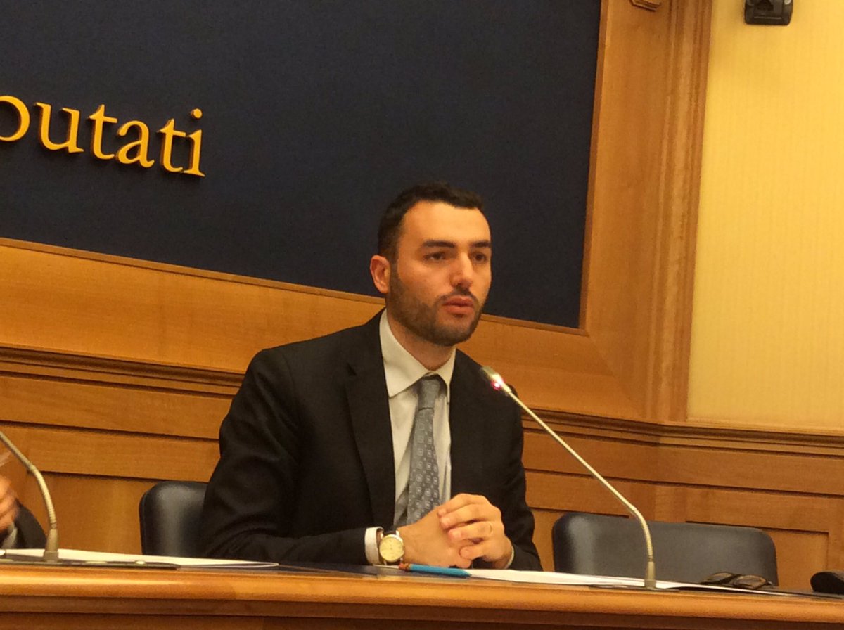 flavia_marzano's tweet photo. #DigitaleInComune il coordinatore naz. per l'Agenda Digitale @ADelliNoci non trascurare la formazione dei politici https://t.co/oxWhJ35sGX
