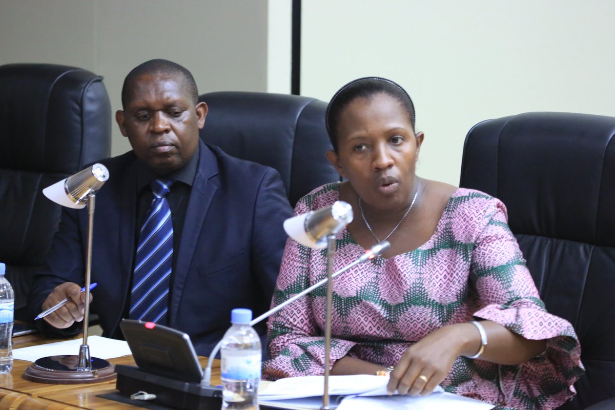 RwandaParliamnt's tweet photo. Governor @UwamariyaOdette presenting the use of National Budget of @EasternProvRW #Budget2016 https://t.co/0tI7pK4ZwJ