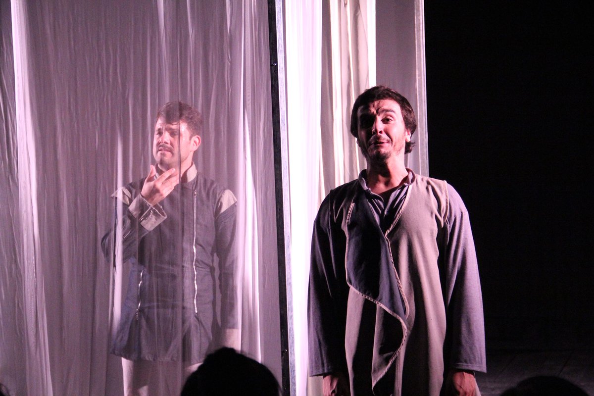 tcoliseopodesta's tweet photo. 4 POR 400: ANIVERSARIO SHAKESPEARE
#UnHamlet, de @elesfericook, con @milo_lp y M. Mendivil. Dirección: A. González. https://t.co/HQwTZlXA22