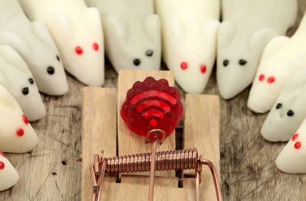 KasperskyLabEE's tweet image. Mis selles halba on, kui oma naabrilt #wifit näppate? Rohkem, kui arvata oskate... kas.pr/1cmA