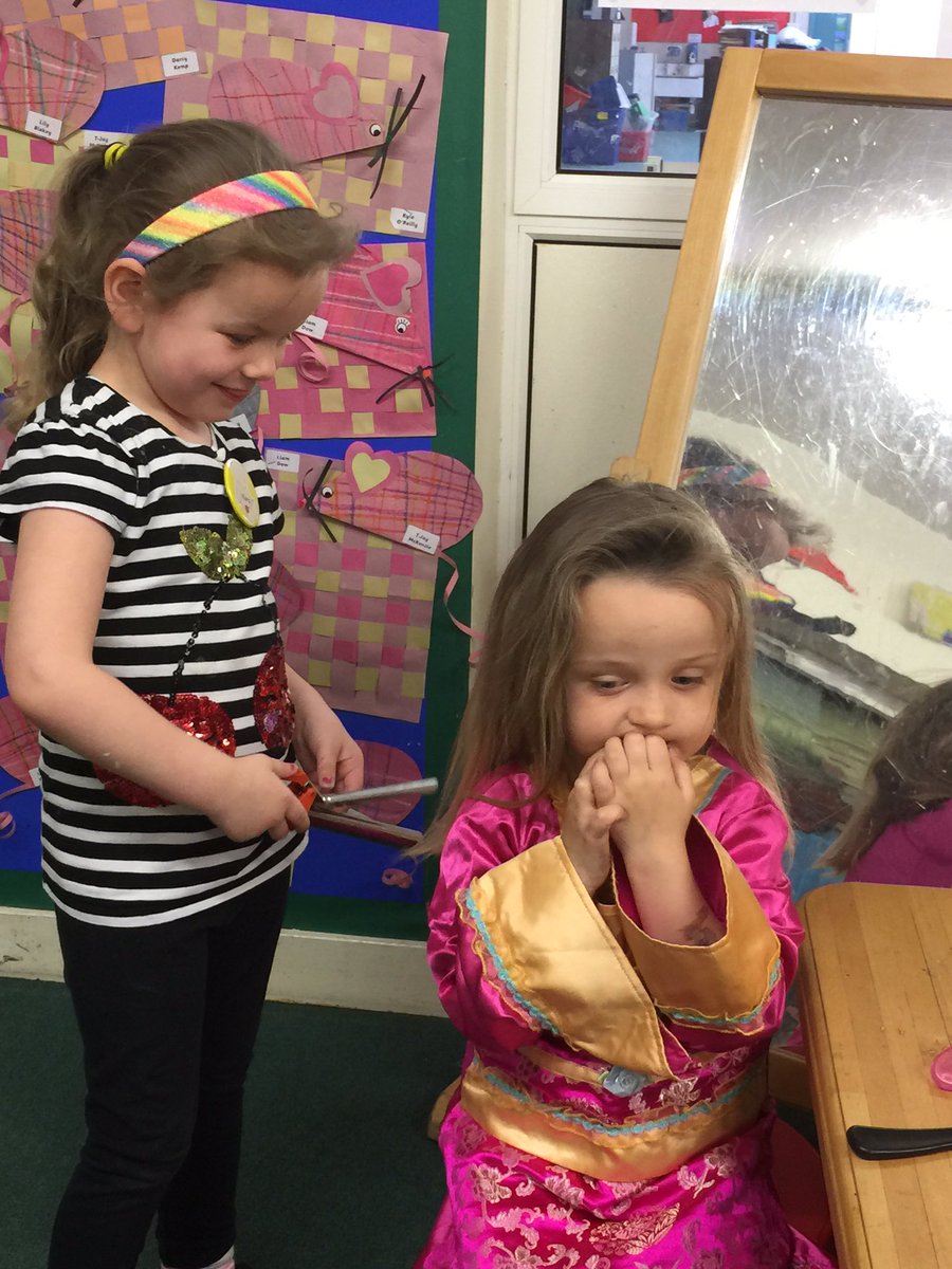 CarronshoreP1's tweet photo. The nursery children enjoyed playing with the P1's during our transition play session.#transition #getreadyforschool https://t.co/iHKnattWCp