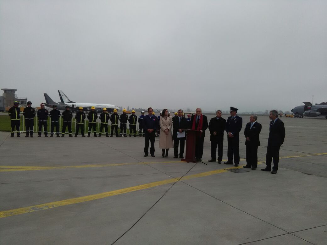 BomberosdeChile's tweet photo. Ministerio del Interior agradeció a Grupo USAR de Bomberos de Chile por su trabajo en Ecuador. https://t.co/Fl2ZqUB4dl