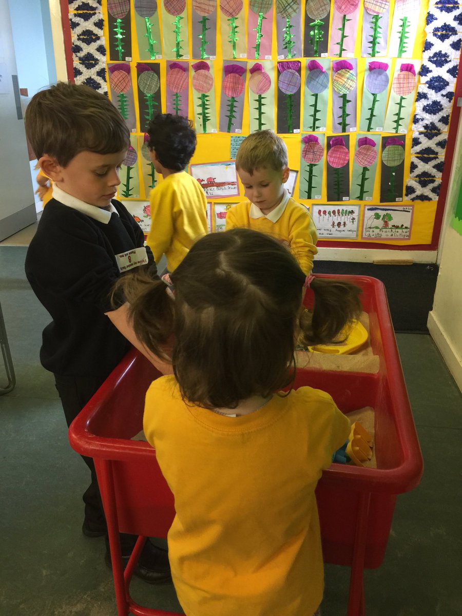CarronshoreP1's tweet photo. The nursery &amp; P1 had lots of fun during our transition play session.  #transition #getreadyforschool https://t.co/PBhuY3hxXg