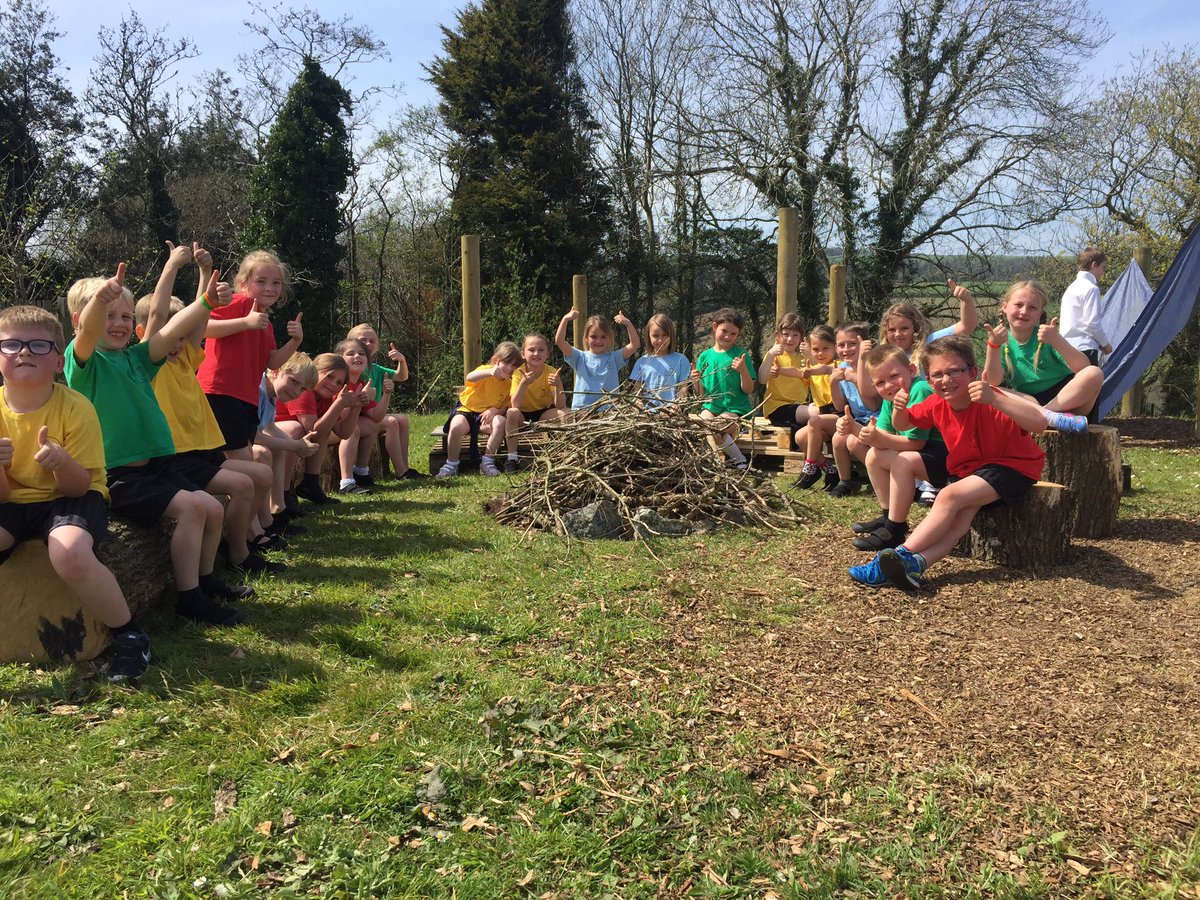 Class 4 collecting firewood in our forest school area!!
#outdoorclassroom