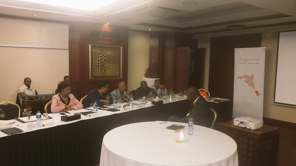 carolmusyoka's tweet photo. #TKMuya founder of #FamilyBank shares his wisdom with @OduorMartinO
#FFWDLeadership2016 https://t.co/TU6EwBmj0R