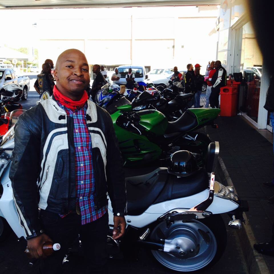 DeeLuckyStrike's tweet photo. 🏍⛽️⛰🏞🛣 All I need is Bike with full tank , mountains etc . https://t.co/pPDXvKZkq3