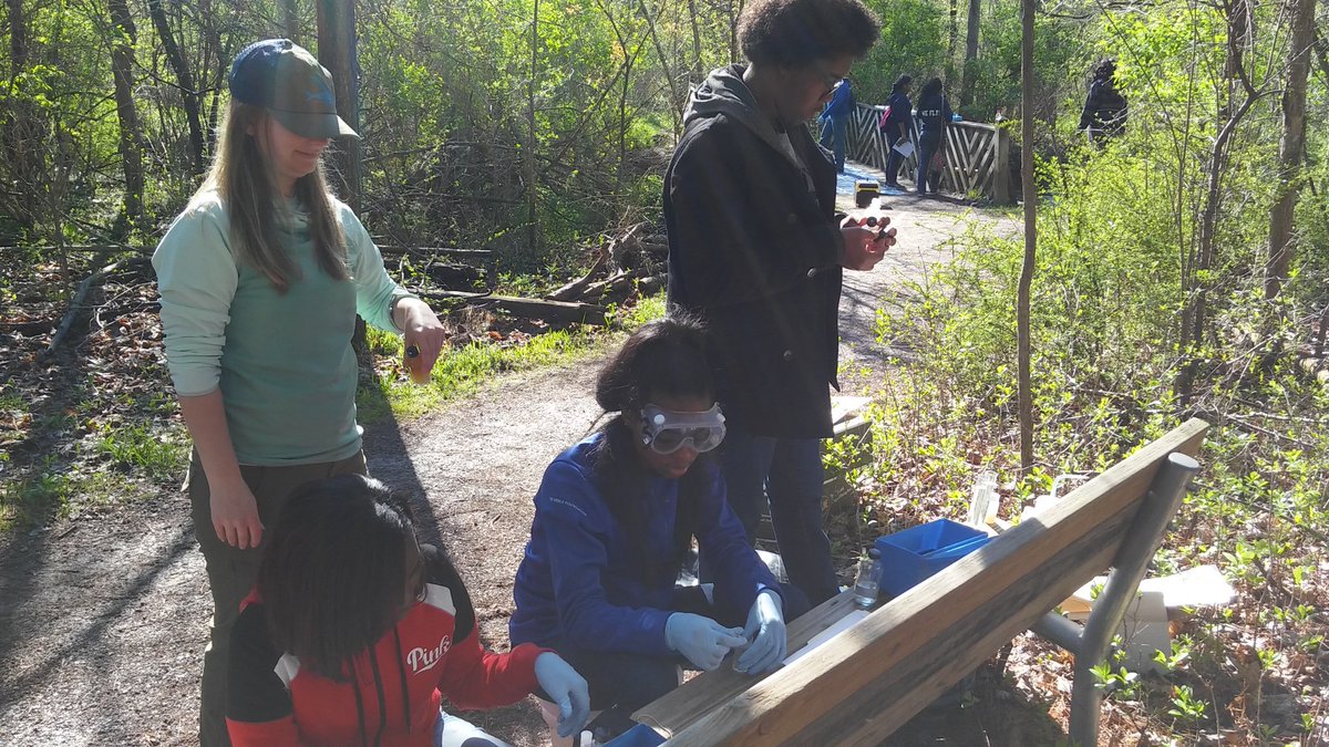 RougeFriends's tweet photo. #ChandlerParkAcademy high school students conducting chemical tests #springmonitoring https://t.co/QVlbAKKfTo