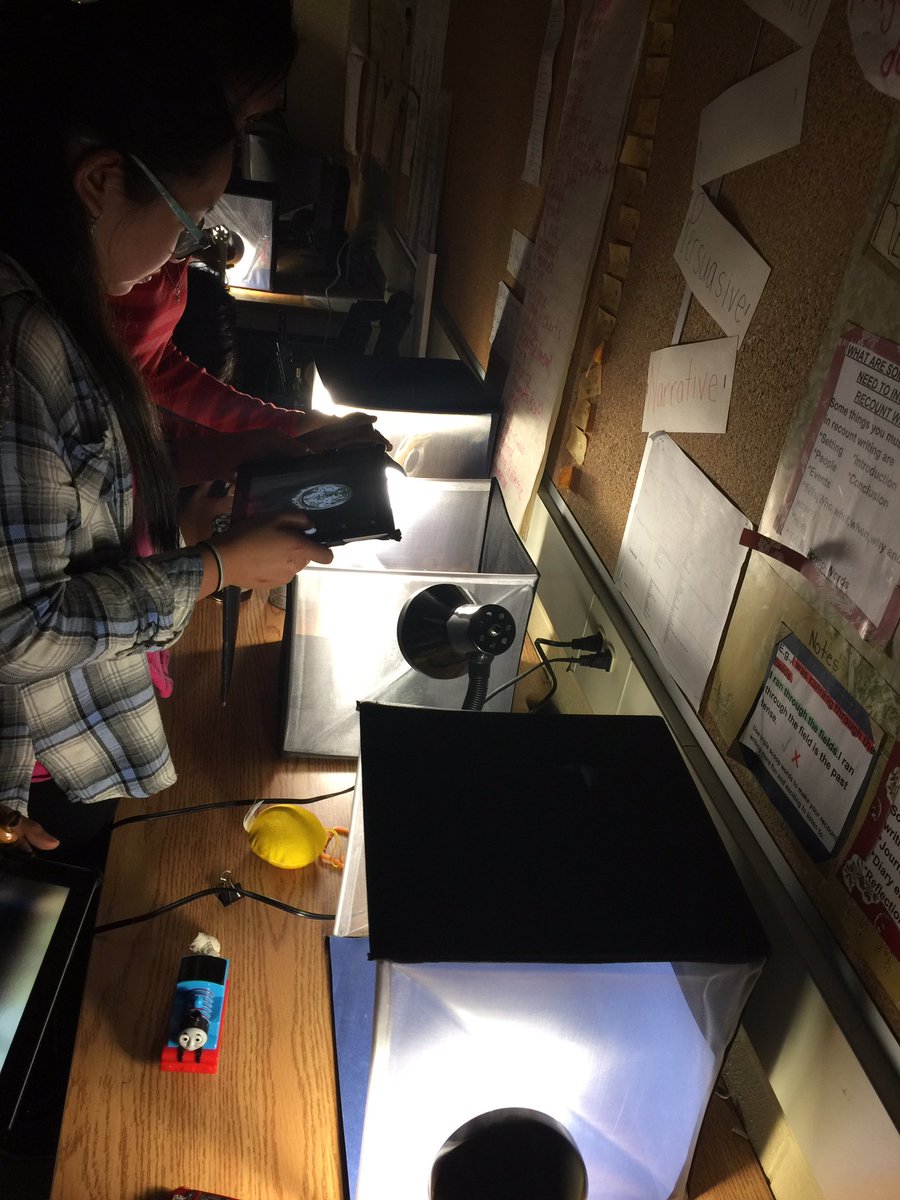 MsGandhi123's tweet photo. Playtime! @tina_zita @profwalkman @PeelSchools @1GreatLakes2013 @ARTS_PDSB #lightboxphoto #glpsLBC #peel21stINQ https://t.co/5RgMT9u1wv
